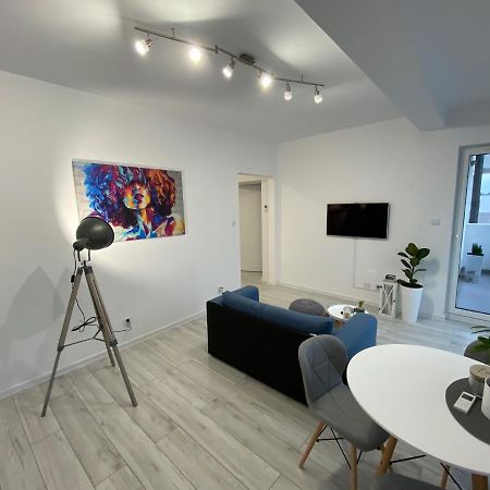 Apartament Nice Stay لوبين المظهر الخارجي الصورة